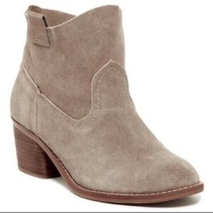 Carlos Santana Brown Suede Leighton Slouchy Ankle Booties. Size 8.5.